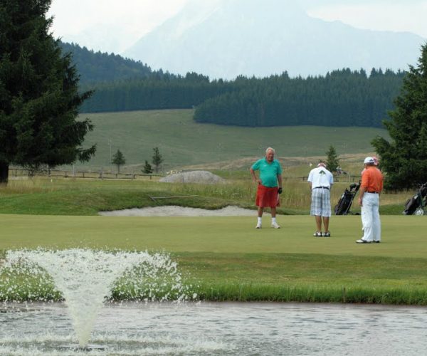 Pian Cansiglio (Farra d'Alpago), 28 luglio 2007. Il campo da golf a 18 buche.